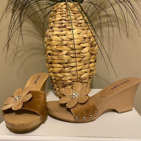 TWO LIPS Vintage Wooden Clogs - Picture 3 of 14